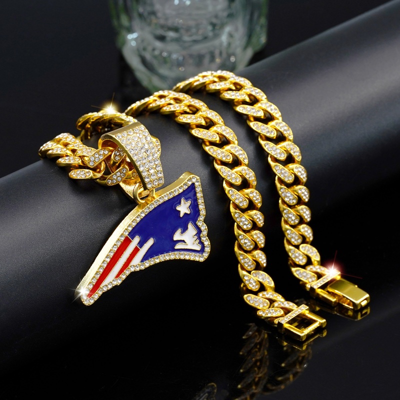 Patriots Pendant and Necklace Gold