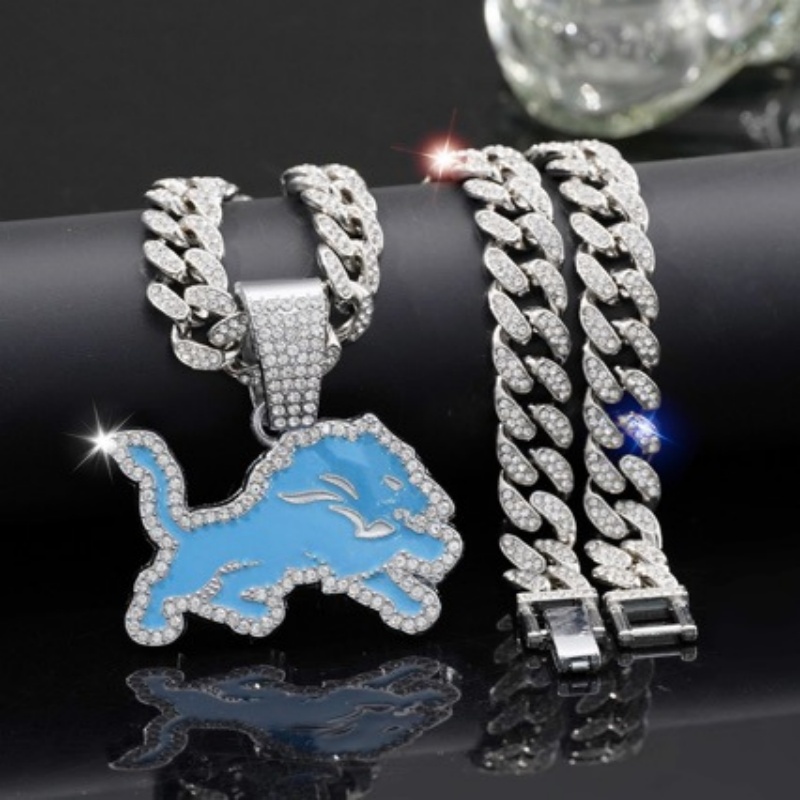 Lions Pendant and Necklace Silver