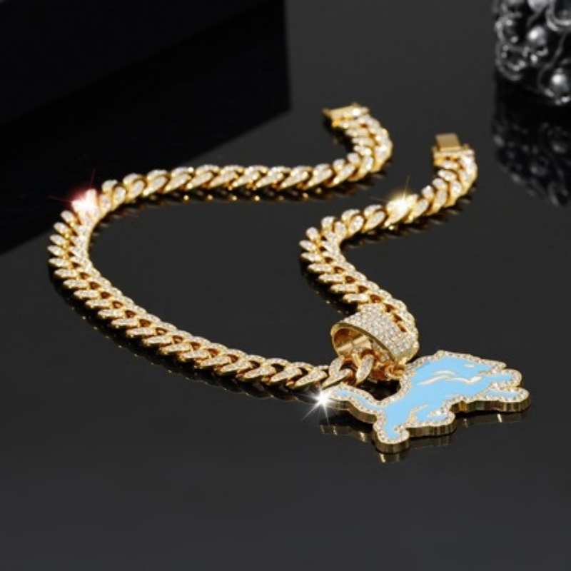 Lions Pendant and Necklace Gold